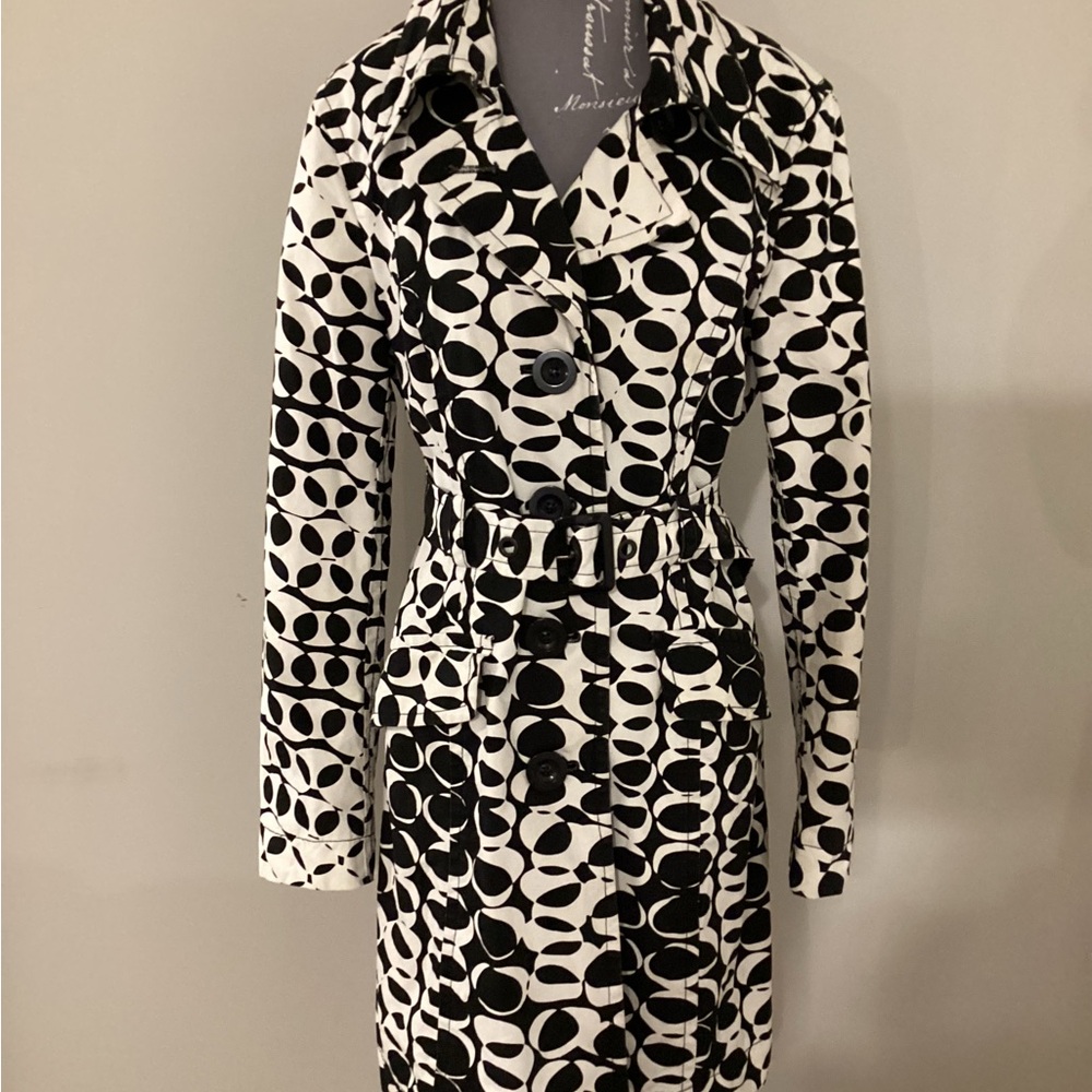 Mexx Classic Black & White Patterned Trench coat with belt. Size 6